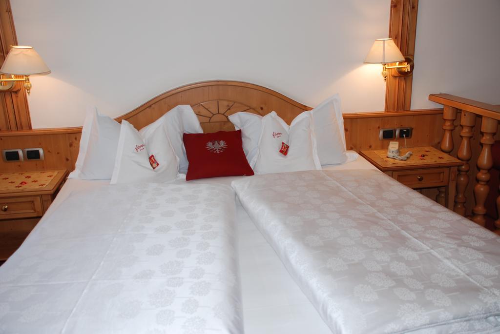 Hotel Flora Selva di Val Gardena Pokoj fotografie