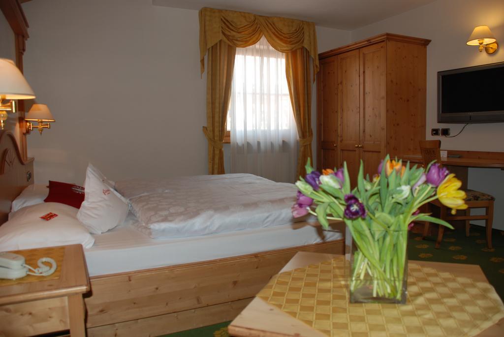 Hotel Flora Selva di Val Gardena Pokoj fotografie