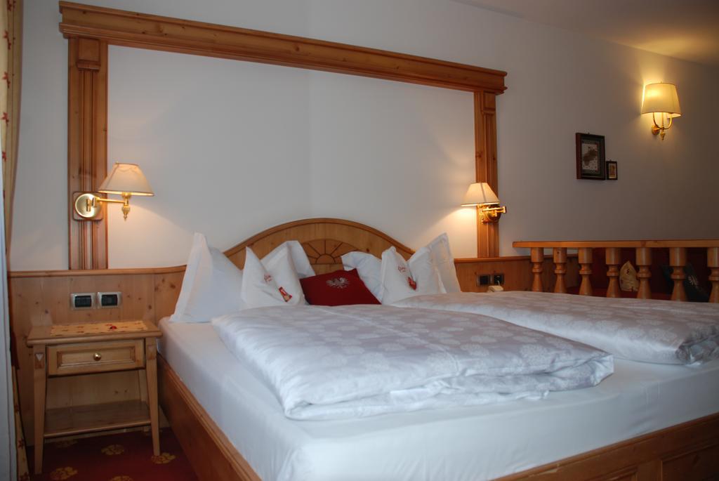 Hotel Flora Selva di Val Gardena Pokoj fotografie