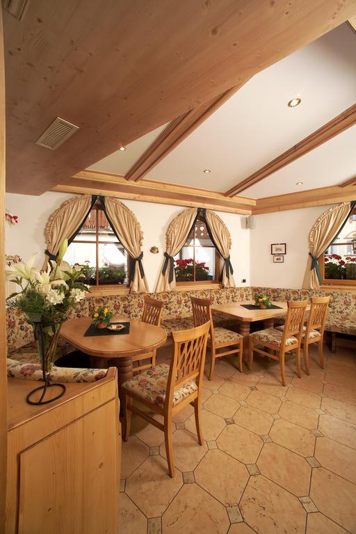 Hotel Flora Selva di Val Gardena Exteriér fotografie