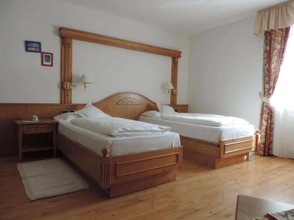 Hotel Flora Selva di Val Gardena Pokoj fotografie