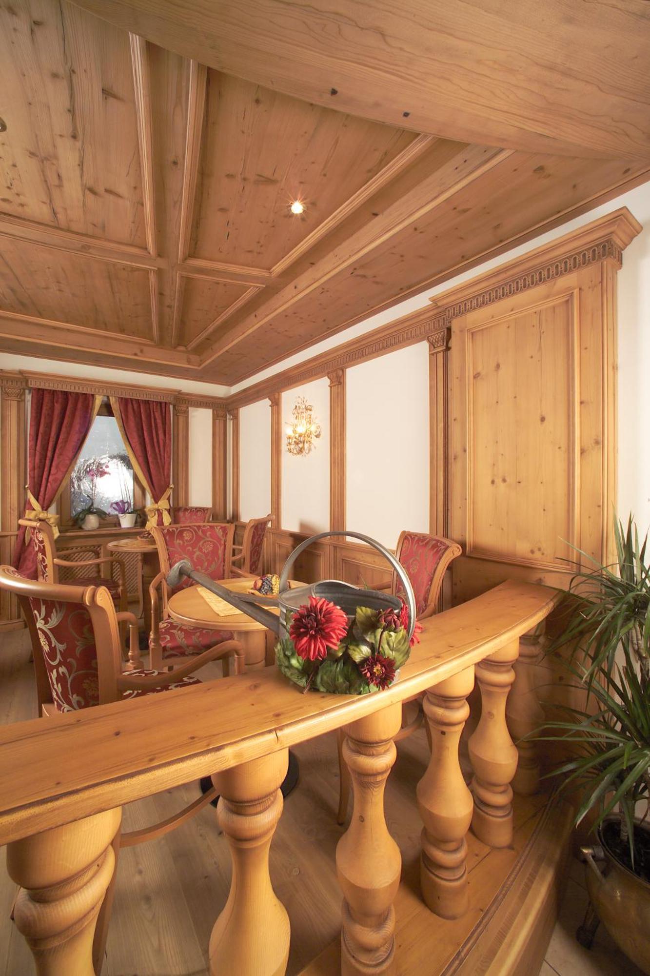 Hotel Flora Selva di Val Gardena Exteriér fotografie
