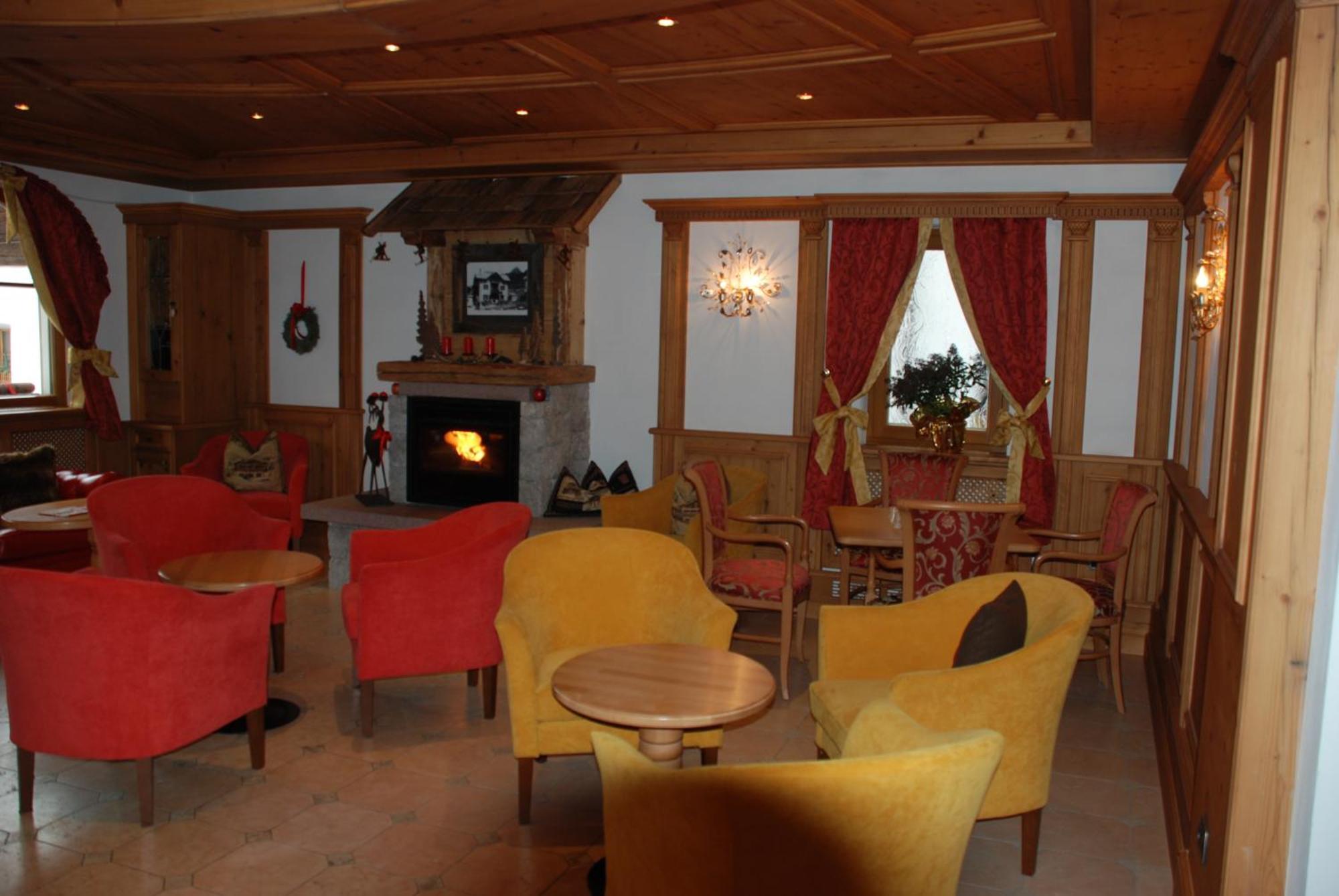Hotel Flora Selva di Val Gardena Exteriér fotografie