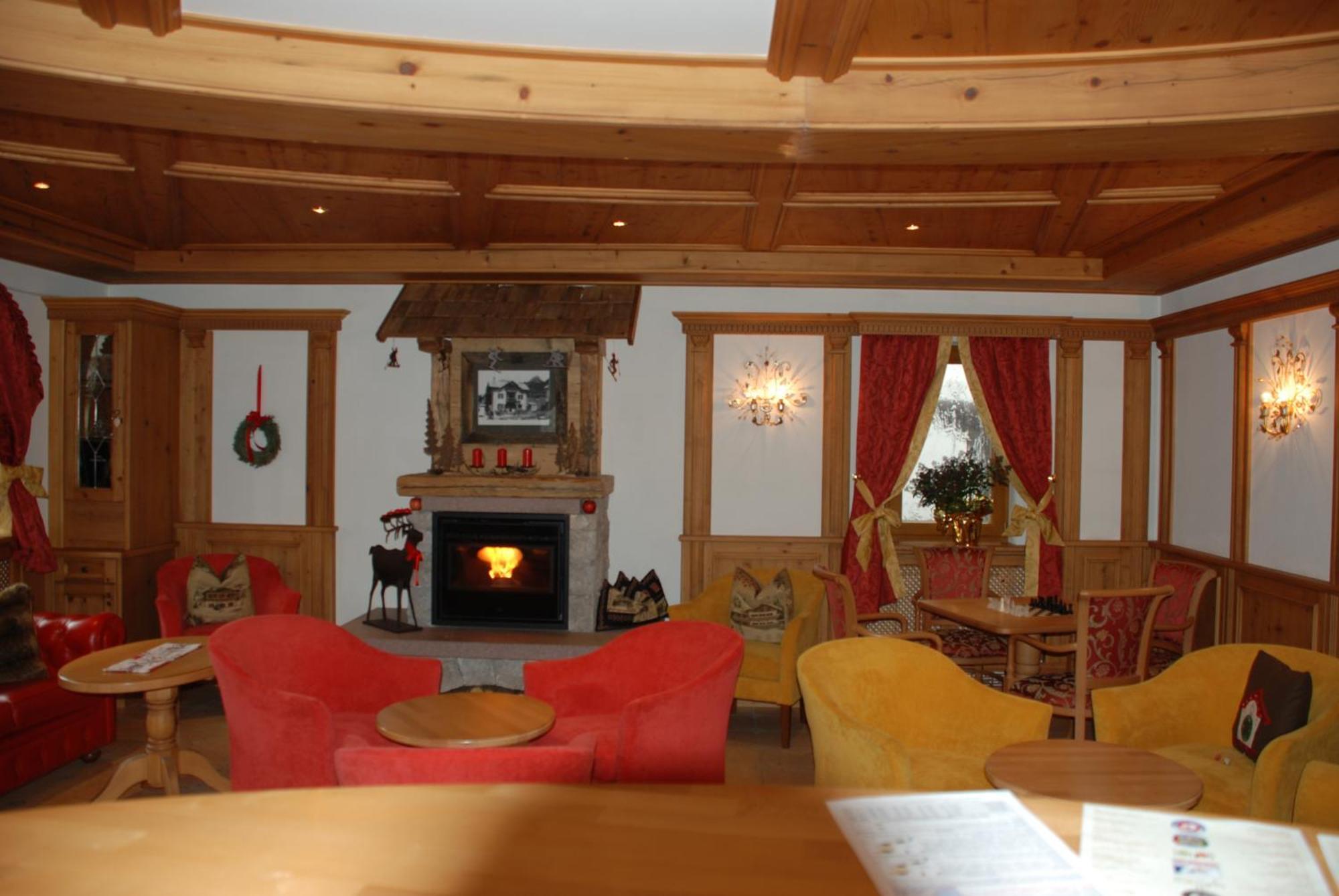 Hotel Flora Selva di Val Gardena Exteriér fotografie