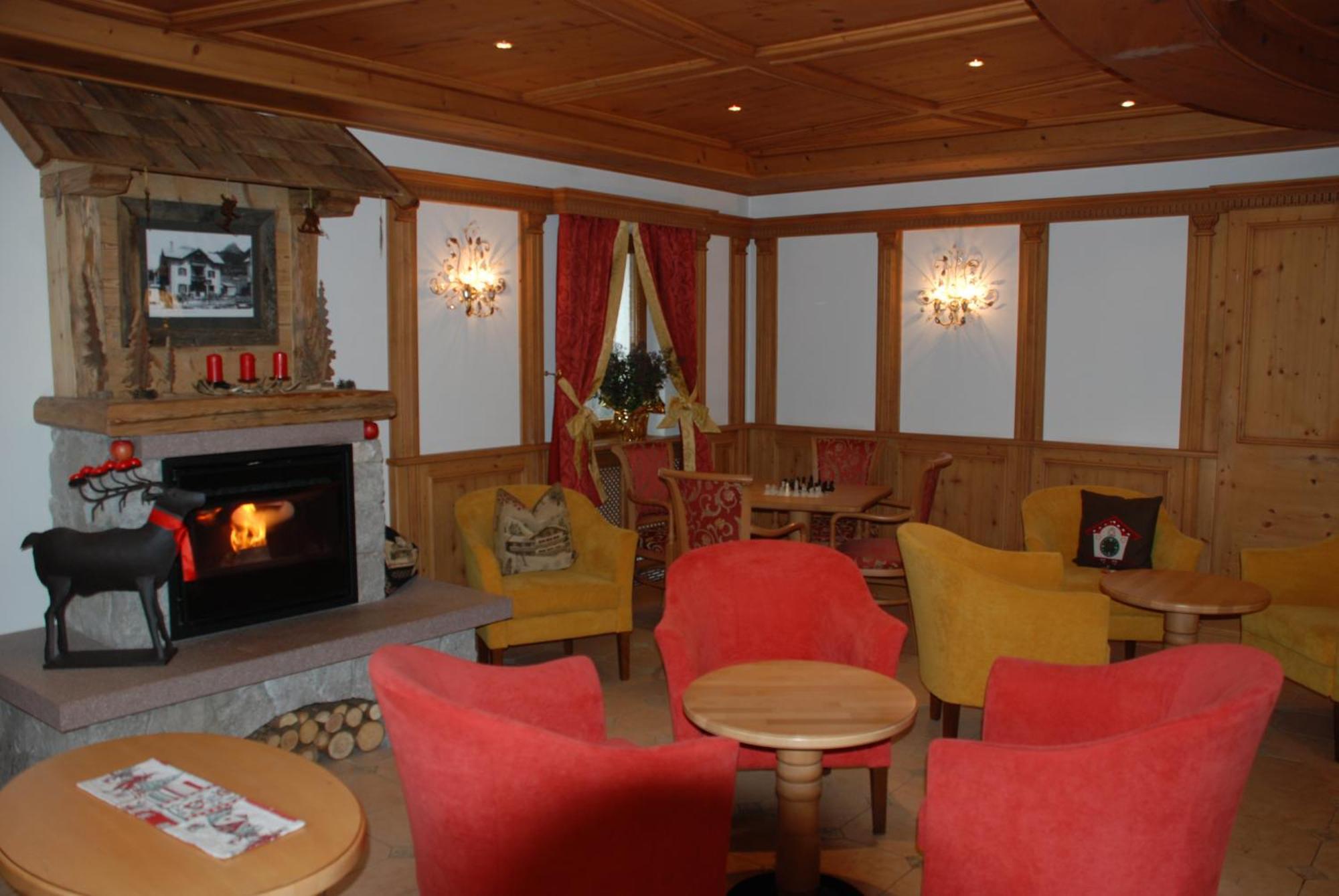 Hotel Flora Selva di Val Gardena Exteriér fotografie