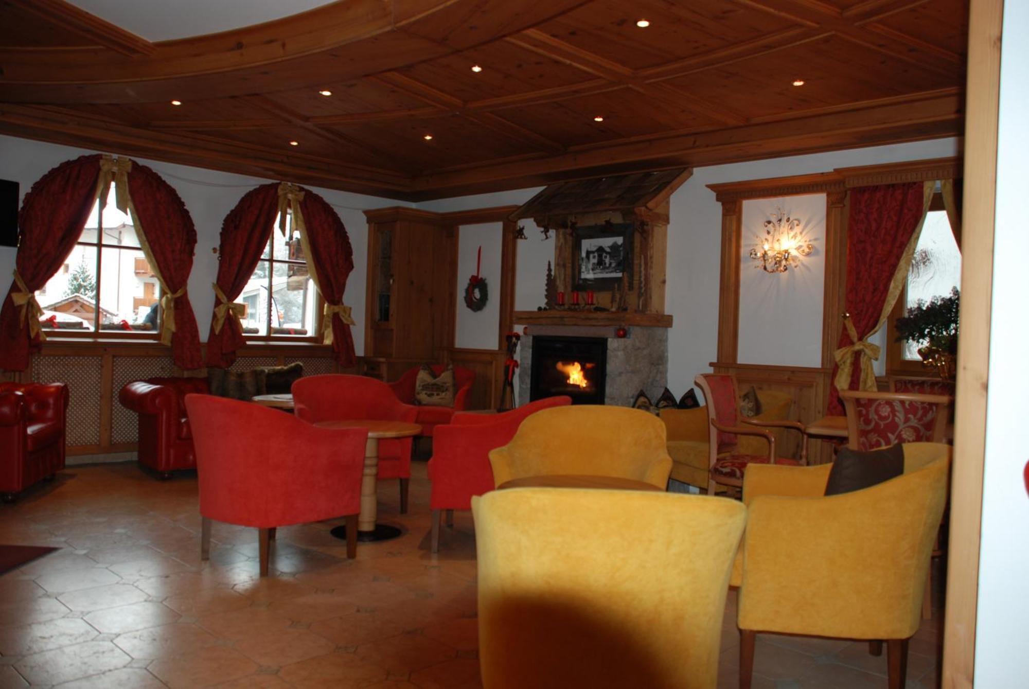 Hotel Flora Selva di Val Gardena Exteriér fotografie
