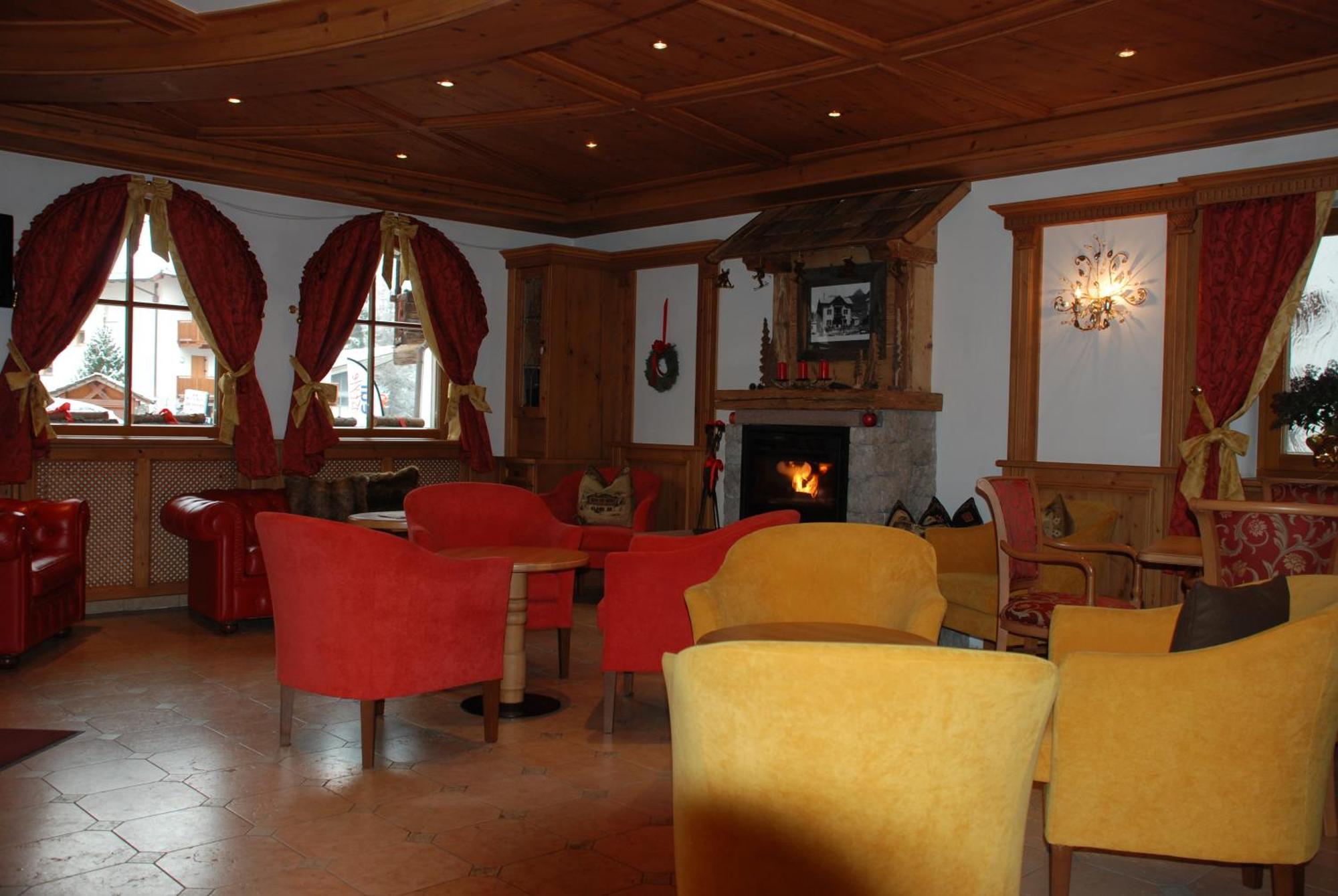 Hotel Flora Selva di Val Gardena Exteriér fotografie