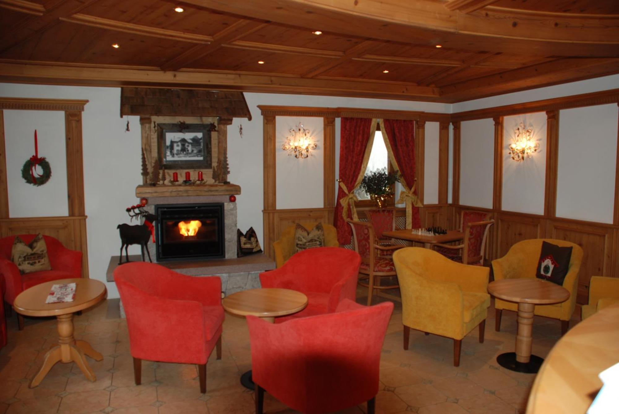 Hotel Flora Selva di Val Gardena Exteriér fotografie