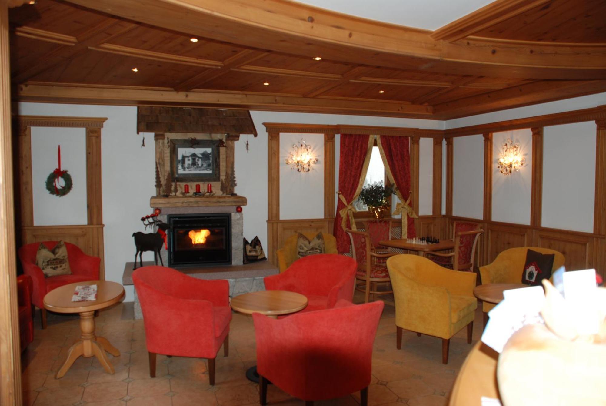 Hotel Flora Selva di Val Gardena Exteriér fotografie